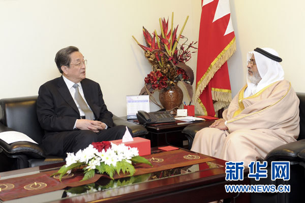 11月6日,正在巴林進(jìn)行正式友好訪問的全國(guó)政協(xié)主席俞正聲在麥納麥會(huì)見巴林國(guó)民議會(huì)議長(zhǎng)兼眾議長(zhǎng)扎赫拉尼。 新華社記者 張鐸 攝 11月6日,正在巴林進(jìn)行正式友好訪問的全國(guó)政協(xié)主席俞正聲在麥納麥會(huì)見巴林國(guó)民議會(huì)議長(zhǎng)兼眾議長(zhǎng)扎赫拉尼。 新華社記者 張鐸 攝