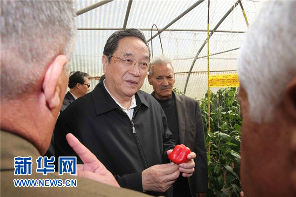 11月8日,正在約旦進(jìn)行正式友好訪問的全國政協(xié)主席俞正聲在約旦河谷參觀碩果農(nóng)業(yè)合作社。 新華社記者 劉衛(wèi)兵 攝 11月8日,正在約旦進(jìn)行正式友好訪問的全國政協(xié)主席俞正聲在約旦河谷參觀碩果農(nóng)業(yè)合作社。 新華社記者 劉衛(wèi)兵 攝