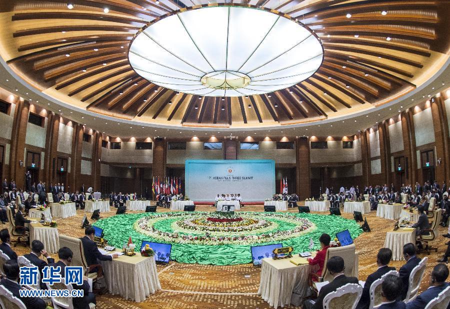 11月13日,中國國務院總理李克強在緬甸首都內比都出席第17次東盟與中日韓(10+3)領導人會議。 新華社記者 王曄 攝 11月13日,中國國務院總理李克強在緬甸首都內比都出席第17次東盟與中日韓(10+3)領導人會議。 新華社記者 王曄 攝