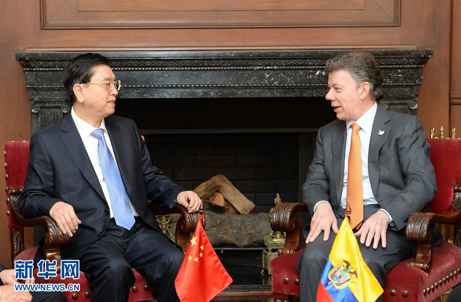 11月24日，正在哥倫比亞進行正式友好訪問的全國人大常委會委員長張德江在波哥大會見哥倫比亞總統桑托斯。 新華社記者 劉建生 攝