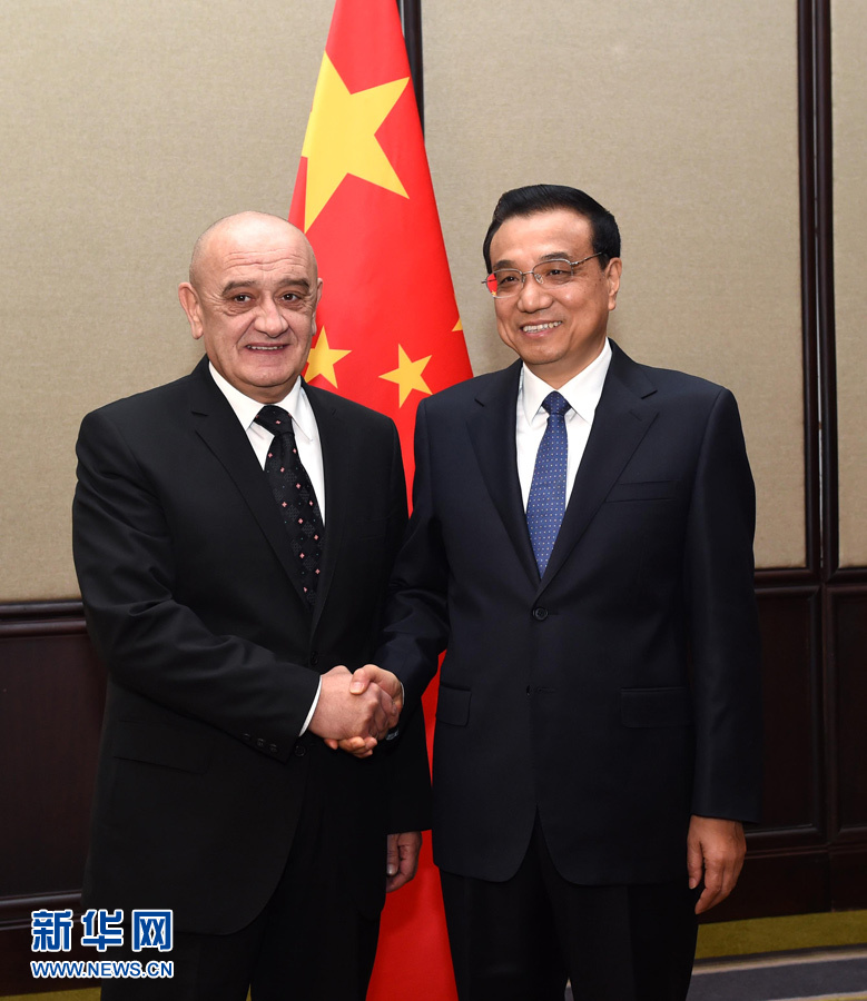 12月16日，中國國務(wù)院總理李克強在貝爾格萊德會見波黑部長會議主席貝萬達(dá)。 新華社記者 饒愛民 攝 