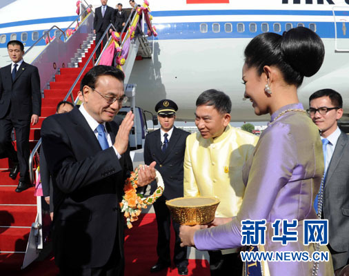 12月19日，中國國務院總理李克強抵達曼谷，出席大湄公河次區域經濟合作領導人第五次會議。新華社記者饒愛民攝