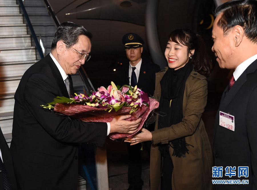 12月25日至27日,中共中央政治局常委、全國政協(xié)主席俞正聲對越南進行正式訪問。這是12月25日,俞正聲抵達河內,開始對越南進行正式訪問。 新華社記者馬占成攝 12月25日至27日,中共中央政治局常委、全國政協(xié)主席俞正聲對越南進行正式訪問。這是12月25日,俞正聲抵達河內,開始對越南進行正式訪問。 新華社記者馬占成攝