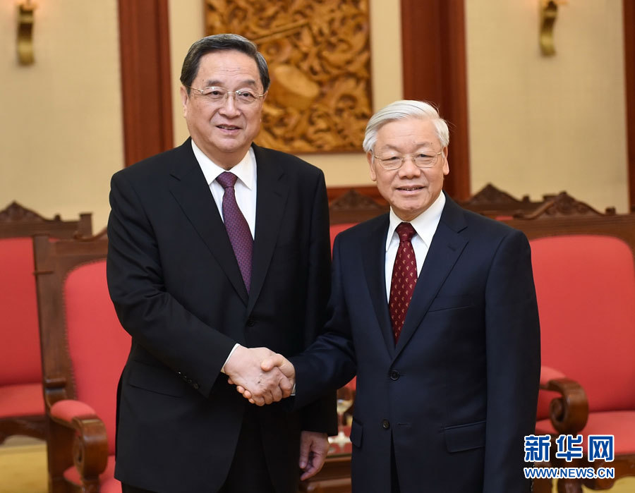 12月25日至27日,中共中央政治局常委、全國政協(xié)主席俞正聲對越南進行正式訪問。這是12月26日,俞正聲在河內會見越共中央總書記阮富仲。 新華社記者劉建生攝 12月25日至27日,中共中央政治局常委、全國政協(xié)主席俞正聲對越南進行正式訪問。這是12月26日,俞正聲在河內會見越共中央總書記阮富仲。 新華社記者劉建生攝