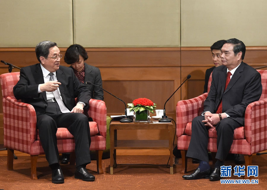 12月25日至27日,中共中央政治局常委、全國政協(xié)主席俞正聲對越南進行正式訪問。這是12月25日,俞正聲在河內會見越共中央書記處常務書記黎鴻英。 新華社記者劉建生攝 12月25日至27日,中共中央政治局常委、全國政協(xié)主席俞正聲對越南進行正式訪問。這是12月25日,俞正聲在河內會見越共中央書記處常務書記黎鴻英。 新華社記者劉建生攝