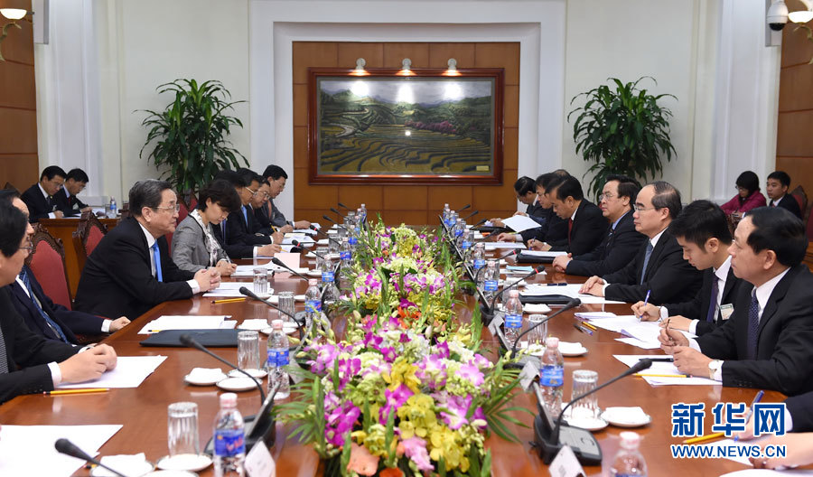 12月25日至27日,中共中央政治局常委、全國政協(xié)主席俞正聲對越南進行正式訪問。這是12月26日,俞正聲在河內與越南祖國陣線主席阮善仁舉行會談。 新華社記者馬占成攝 12月25日至27日,中共中央政治局常委、全國政協(xié)主席俞正聲對越南進行正式訪問。這是12月26日,俞正聲在河內與越南祖國陣線主席阮善仁舉行會談。 新華社記者馬占成攝