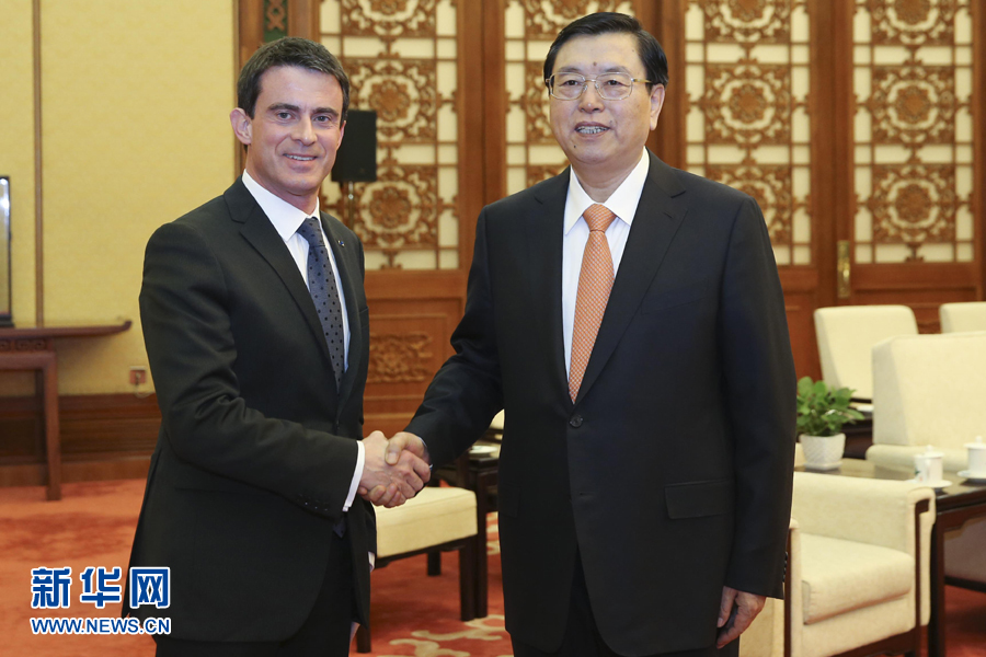 1月30日,全國人大常委會委員長張德江在北京人民大會堂會見法國總理瓦爾斯。 新華社記者丁林 攝 1月30日,全國人大常委會委員長張德江在北京人民大會堂會見法國總理瓦爾斯。 新華社記者丁林 攝