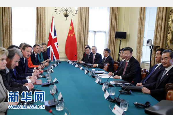 10月21日，國家主席習近平在倫敦唐寧街首相府同英國首相卡梅倫舉行會談。 新華社記者 鞠鵬 攝 