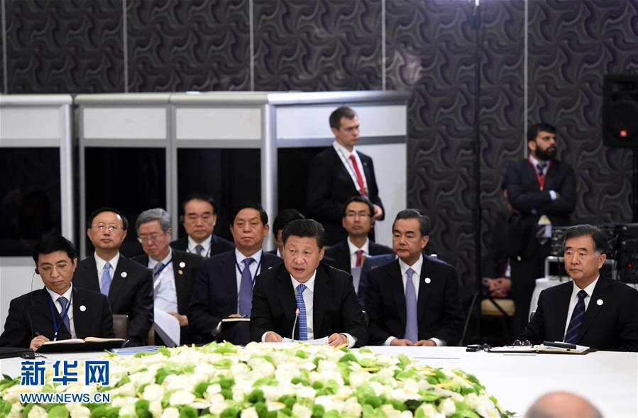  11月15日，金磚國家領導人非正式會晤在土耳其安塔利亞舉行，中國國家主席習近平、俄羅斯總統普京、印度總理莫迪、南非總統祖馬、巴西總統羅塞夫出席。習近平在會上發表題為《開拓機遇應對挑戰》的重要講話。 新華社記者 饒愛民 攝 