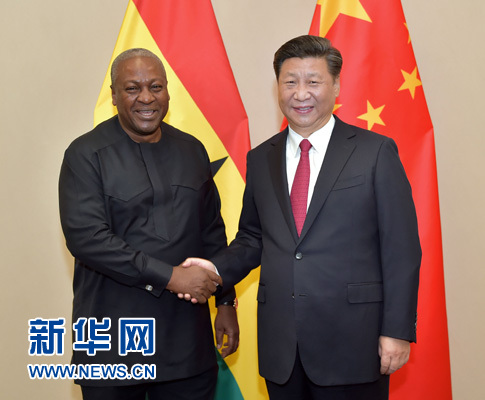 12月3日，國家主席習近平在約翰內斯堡會見加納總統馬哈馬。新華社記者 李濤 攝 


