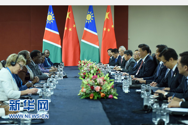 12月4日，國家主席習近平在約翰內(nèi)斯堡會見納米比亞總統(tǒng)根哥布。 新華社記者 張鐸 攝