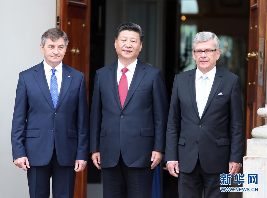 6月20日，國家主席習近平在華沙瓦津基公園水上宮殿會見波蘭參議長卡切夫斯基（右）和眾議長庫赫欽斯基。 新華社記者 姚大偉 攝  