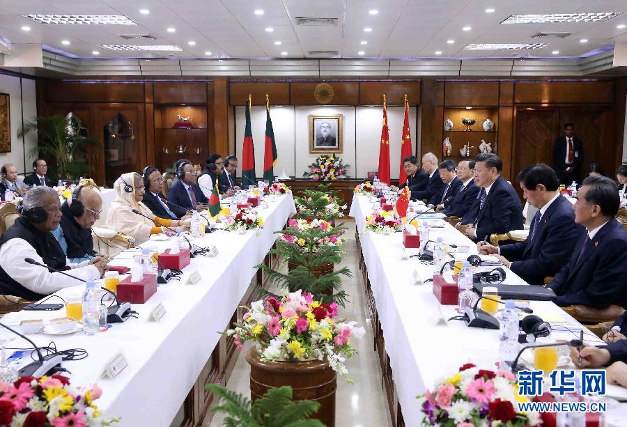 10月14日，國家主席習近平在達卡同孟加拉國總理哈西娜舉行會談。 新華社記者劉衛兵攝 