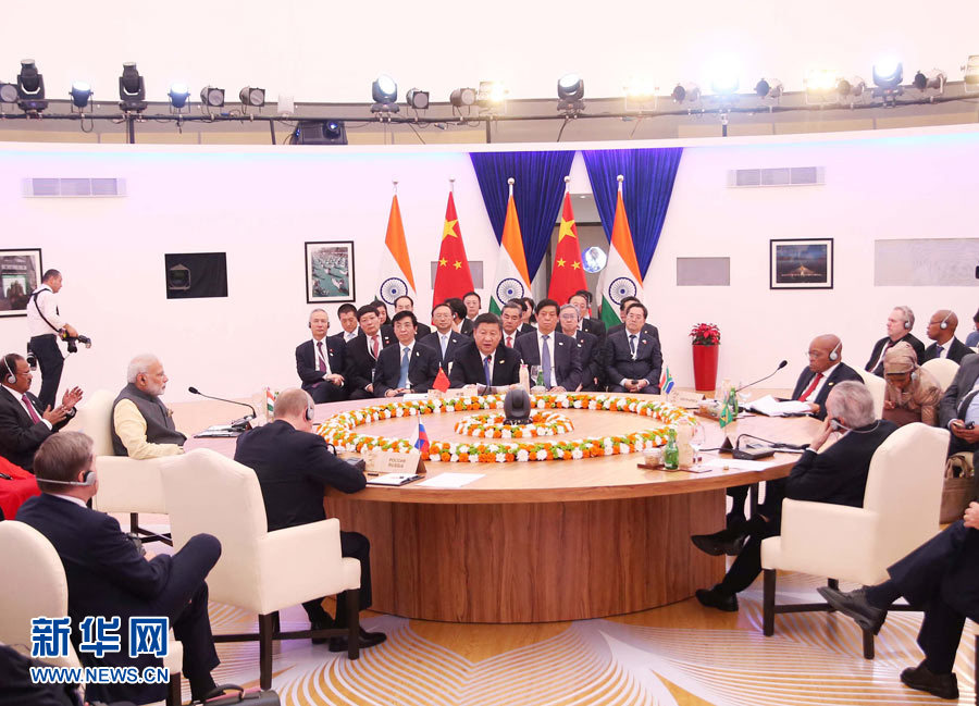 10月16日，金磚國家領導人第八次會晤在印度果阿舉行。中國國家主席習近平、印度總理莫迪、南非總統祖馬、巴西總統特梅爾、俄羅斯總統普京出席。習近平發表題為《堅定信心　共謀發展》的重要講話。新華社記者姚大偉攝 