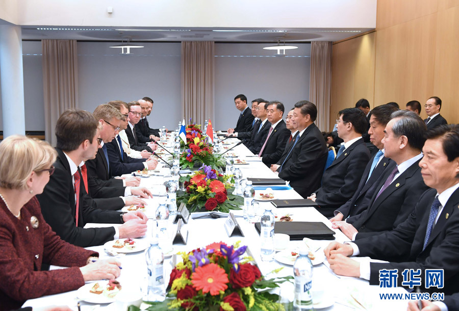 4月5日，國(guó)家主席習(xí)近平在赫爾辛基會(huì)見(jiàn)芬蘭總理西比萊。 新華社記者饒愛(ài)民 攝 