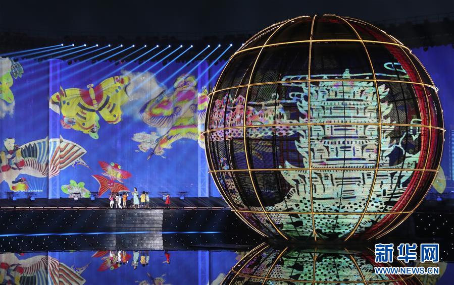 (新華全媒頭條·上合青島峰會·圖文互動)(3)攜手前進(jìn),開啟上合發(fā)展新征程 ——習(xí)近平主席主持上合組織青島峰會 并舉行系列活動紀(jì)實(shí)