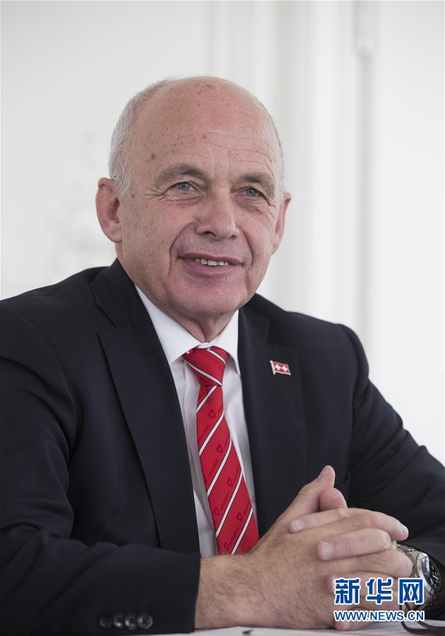 (國際·“一帶一路”高峰論壇·圖文互動)(1)高端訪談:“一帶一路”倡議將為全球經(jīng)濟發(fā)展和民眾福祉帶來益處——訪瑞士聯(lián)邦主席毛雷爾