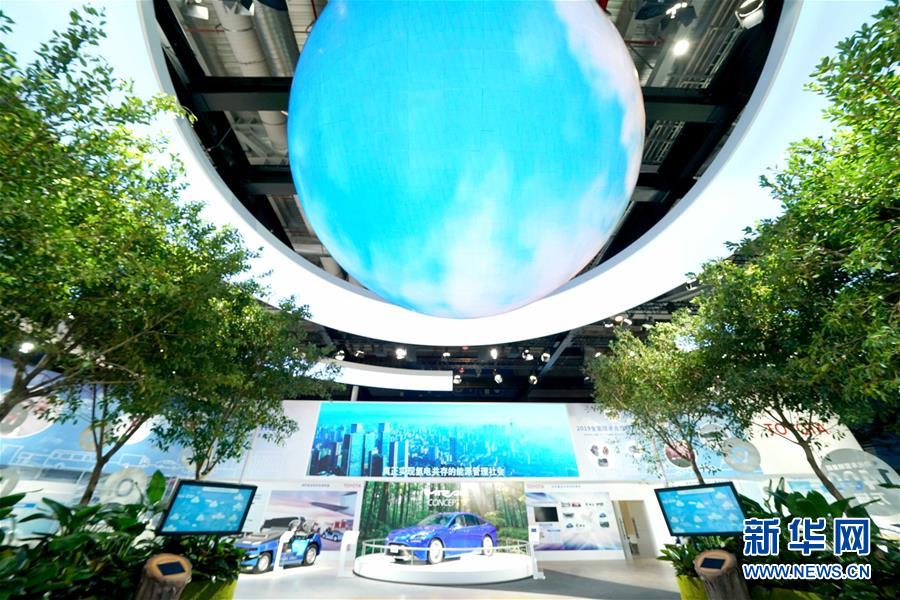 (新華全媒頭條·第二屆進(jìn)博會(huì)·圖文互動(dòng))(2)進(jìn)博之光輝耀世界 ——寫(xiě)在第二屆中國(guó)國(guó)際進(jìn)口博覽會(huì)開(kāi)幕之際