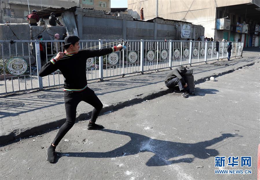 (國際)(1)伊拉克多地示威抗議活動(dòng)致數(shù)十人受傷