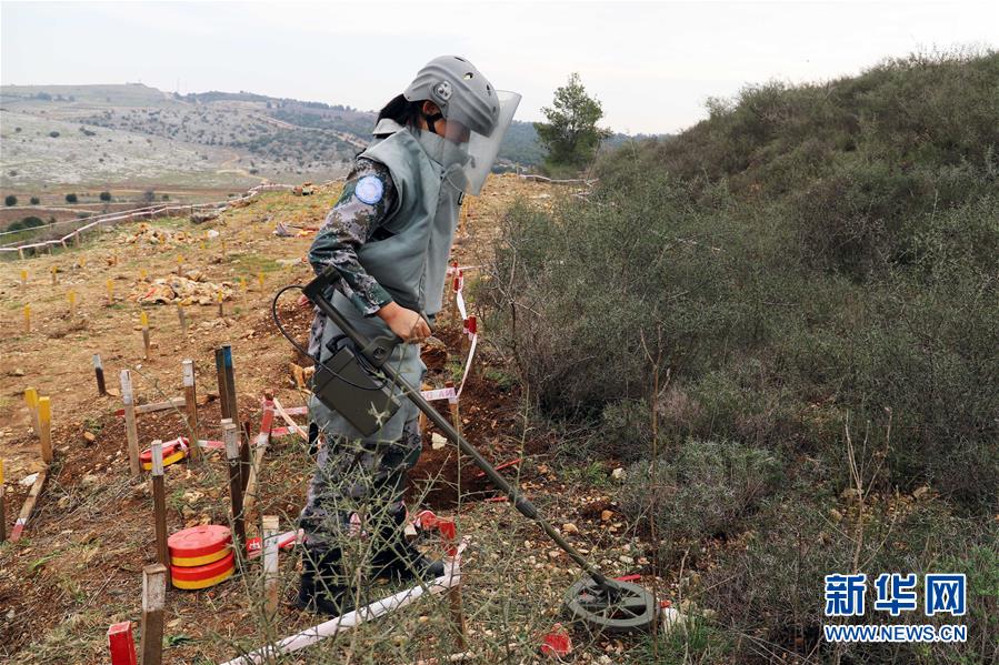 （國際·圖文互動）（2）通訊：“中國軍人掃雷一如既往專業和敬業！”——記中國赴黎維和部隊完成“藍線”3個雷場清排任務