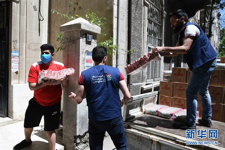 (國(guó)際疫情·圖文互動(dòng))(2)通訊:疫情中,那抹笑容最難忘——記向困難家庭發(fā)放愛心包裹的敘利亞青年志愿者