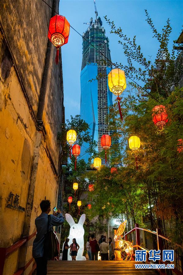 （國際·圖文互動）（1）玉兔花燈映照吉隆坡月夜