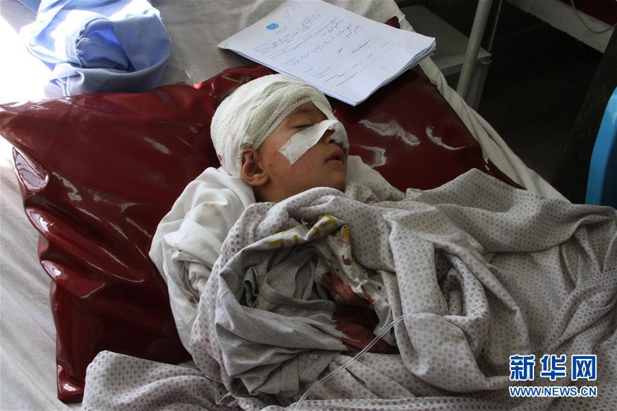 (國際)(4)阿富汗發(fā)生汽車炸彈襲擊省長車隊(duì)事件 致36人死傷