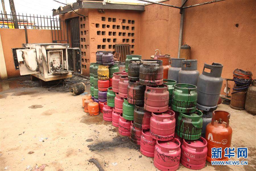 (國(guó)際·圖文互動(dòng))(4)尼日利亞南部一燃?xì)庹颈ㄖ轮辽?人死亡