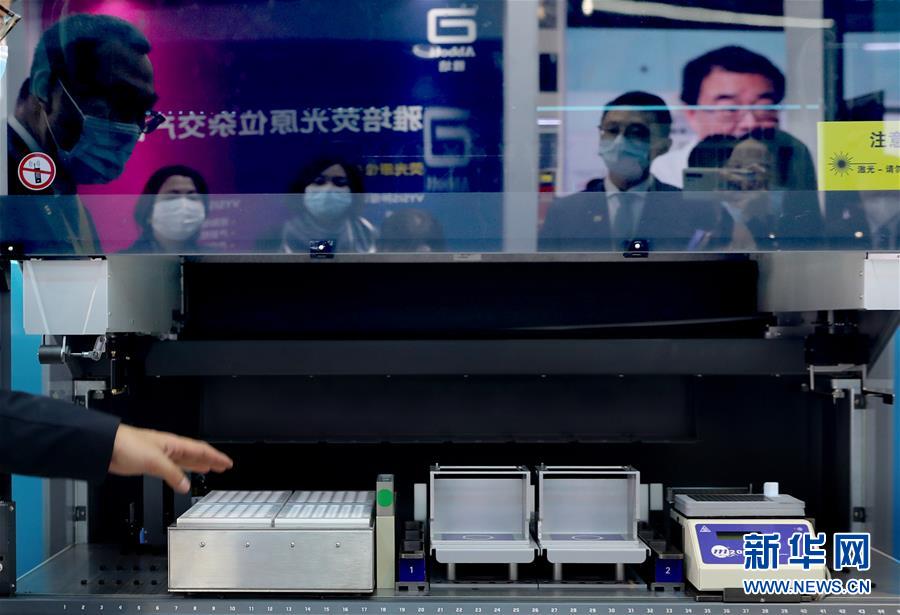 (第三屆進(jìn)博會(huì)·圖文互動(dòng))(11)新疫苗、新療法,進(jìn)博會(huì)最“火爆”展區(qū)見聞