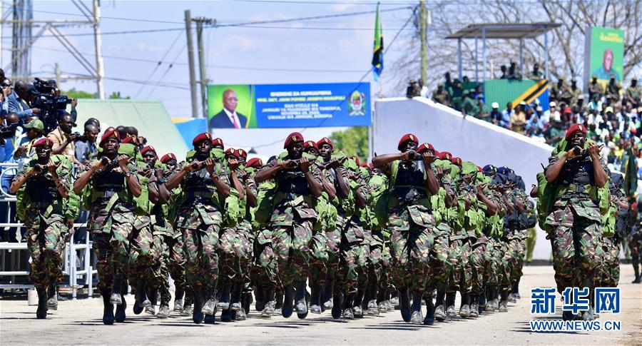 (國際)(2)獲競選連任的坦桑尼亞總統馬古富力宣誓就職
