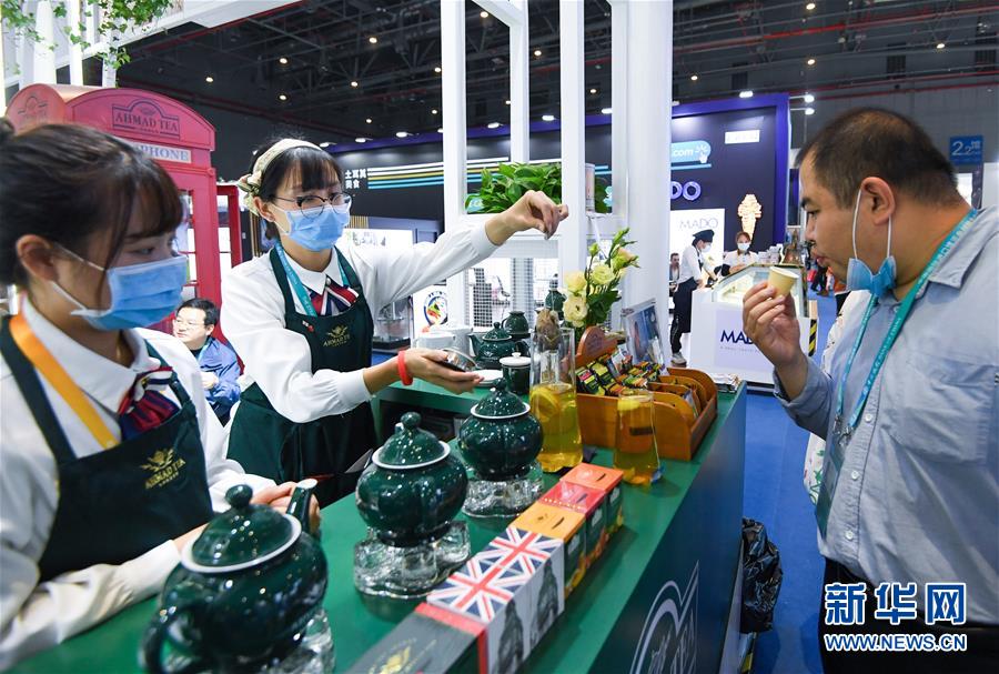 （第三屆進博會·圖文互動）（2）全球“寶藏級”美食薈萃——進博會食品及農產品館遍藏世間珍饈