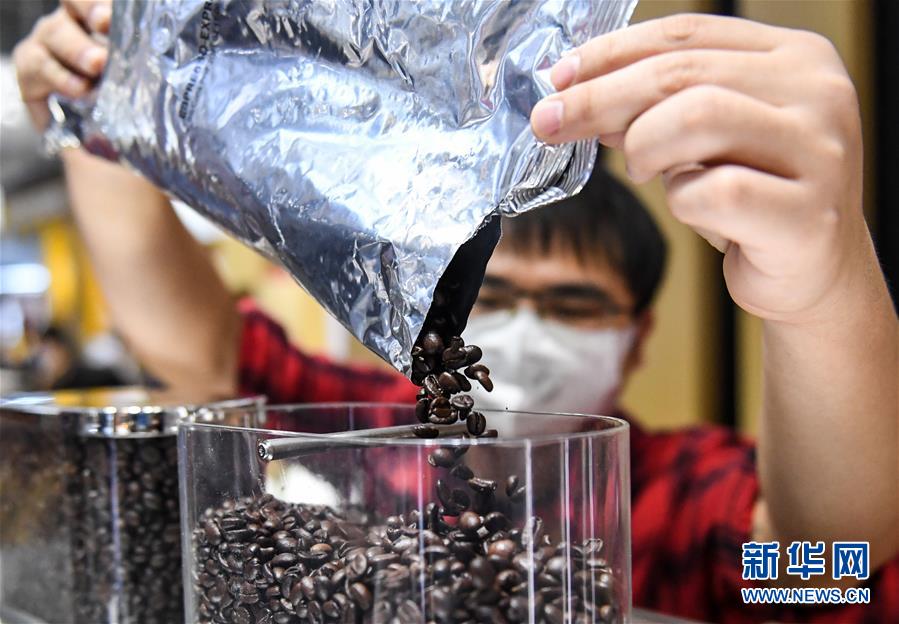 （第三屆進博會·圖文互動）（3）全球“寶藏級”美食薈萃——進博會食品及農產品館遍藏世間珍饈