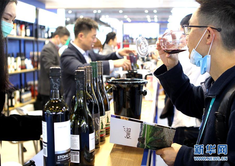 （第三屆進博會·圖文互動）（11）全球“寶藏級”美食薈萃——進博會食品及農產品館遍藏世間珍饈