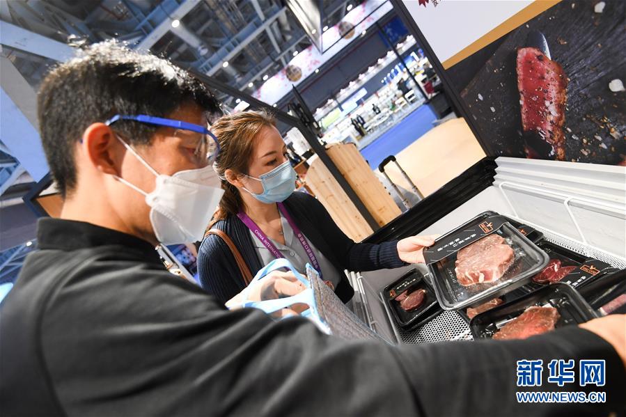 （第三屆進博會·圖文互動）（6）全球“寶藏級”美食薈萃——進博會食品及農產品館遍藏世間珍饈