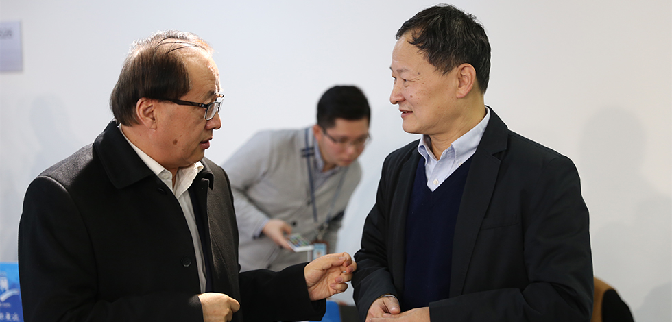 新華網(wǎng)第六屆“縱論天下”國(guó)際問題研討會(huì)嘉賓交流