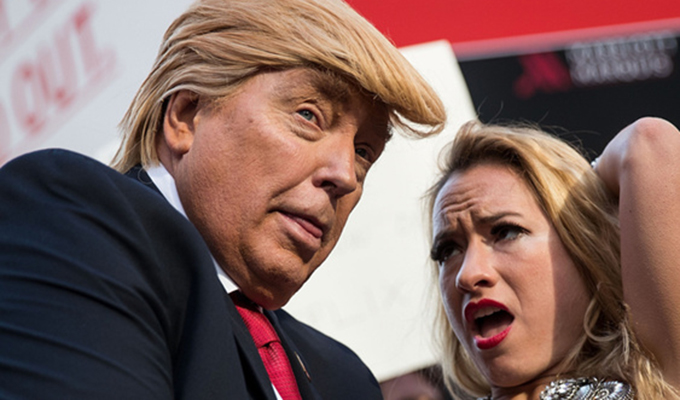 藝術家策劃山寨&ldquo;特朗普&rdquo;紐約招搖引圍觀