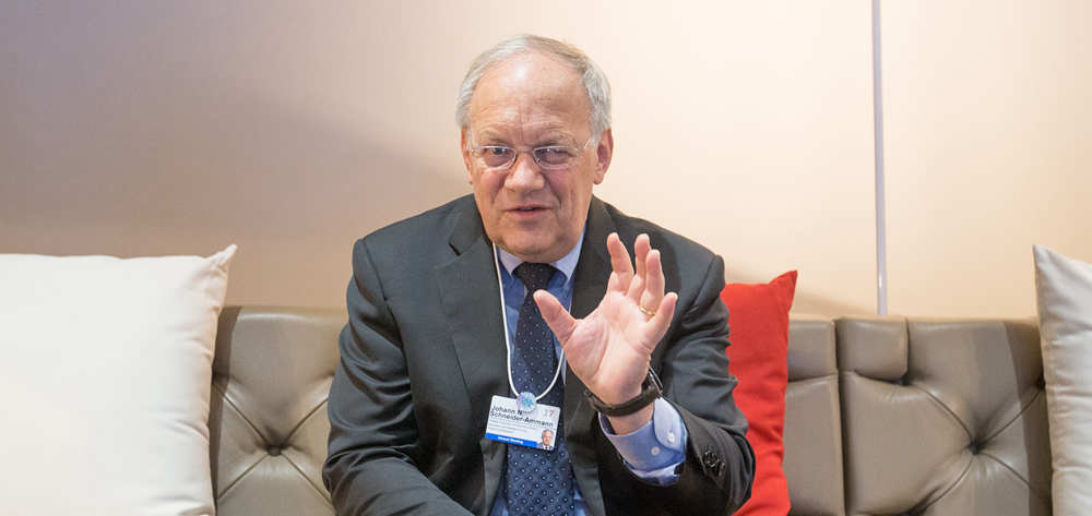 瑞士希望搭乘中國(guó)發(fā)展的“快車(chē)”——訪瑞士聯(lián)邦委員兼經(jīng)濟(jì)、教研部長(zhǎng)施奈德－阿曼