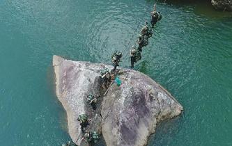 福建武警在深山峽谷和陌生海島開(kāi)展“魔鬼”大練兵